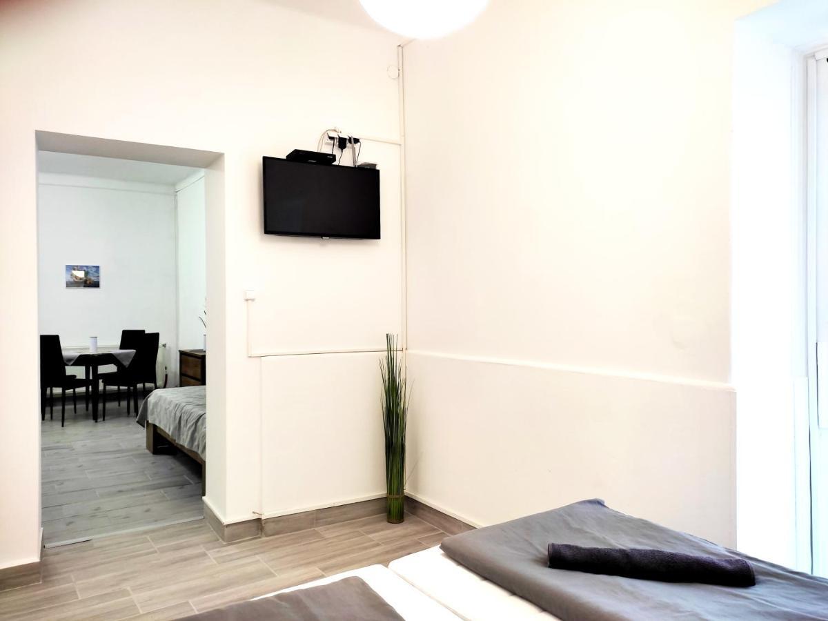 Dunapart Apartment Vác Buitenkant foto